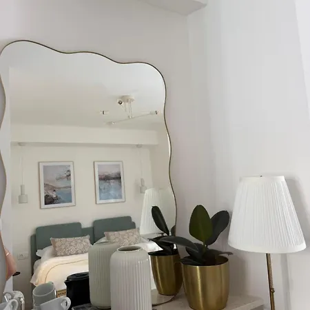 Astonishing Brand New In Old Town Appartamento *