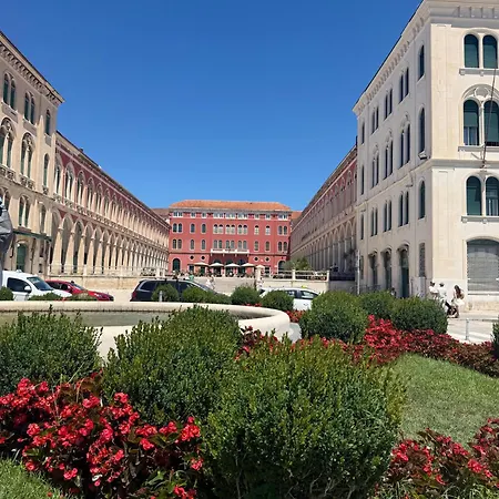 Astonishing Brand New In Old Town * Split
